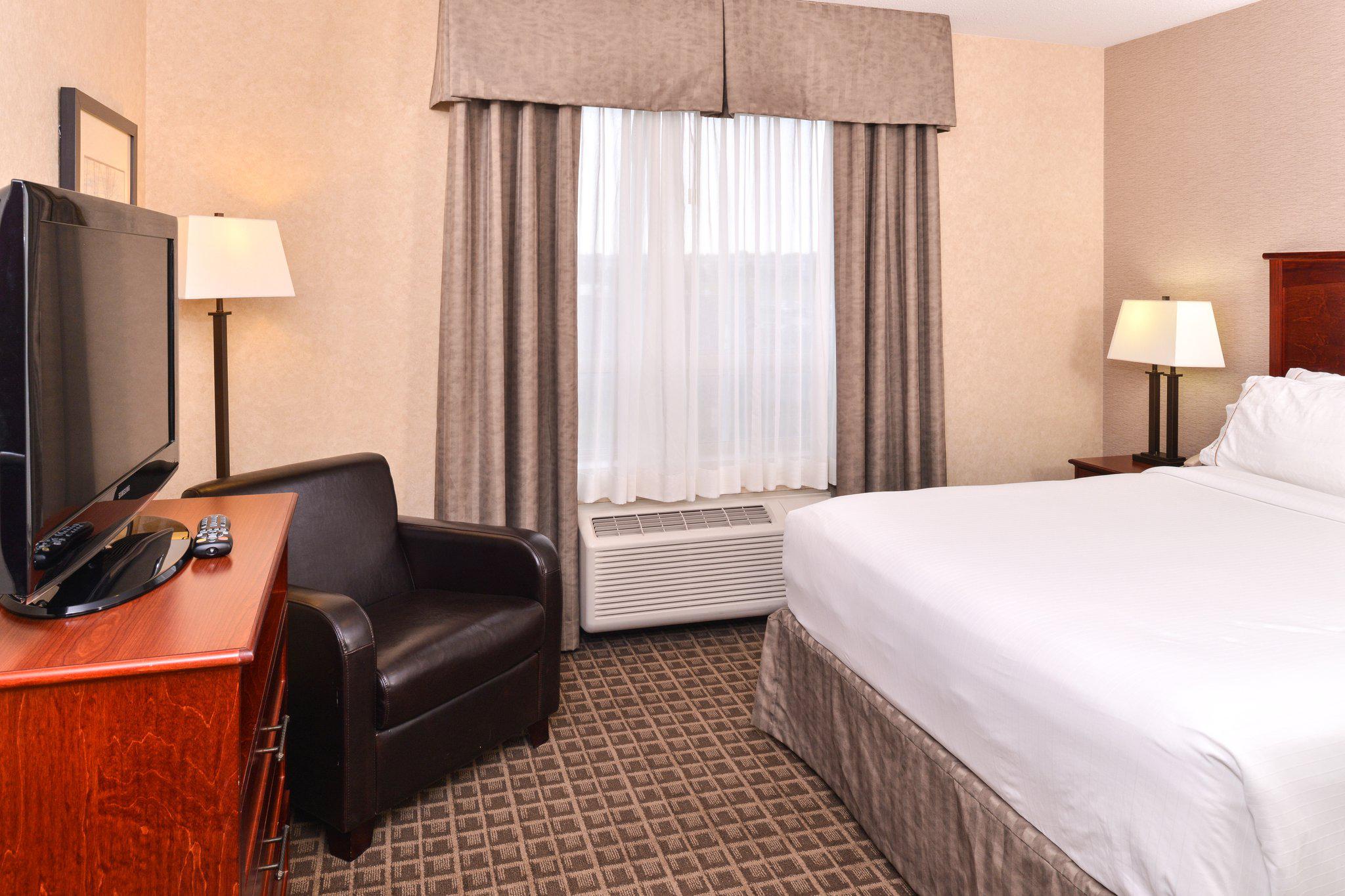 Фото Holiday Inn Express and Suites Edmonton North