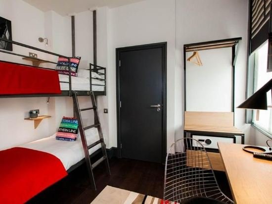 Фото The Wellington Hotel