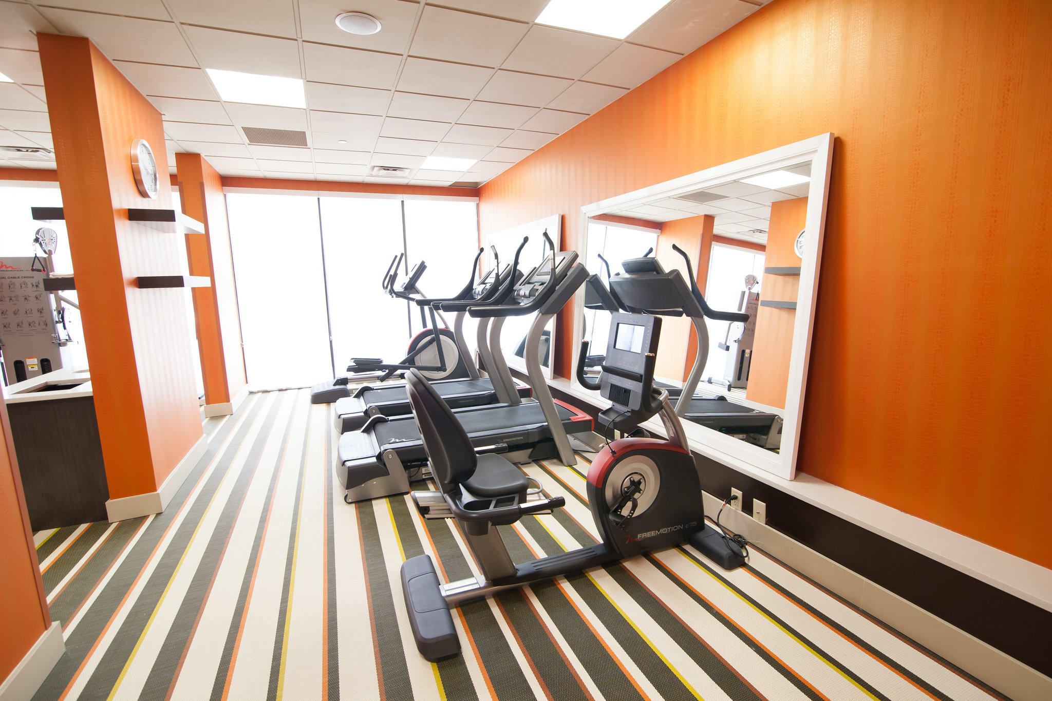 Фото Holiday Inn Express Atlanta Galleria - Ballpark Area, an Ihg Hotel
