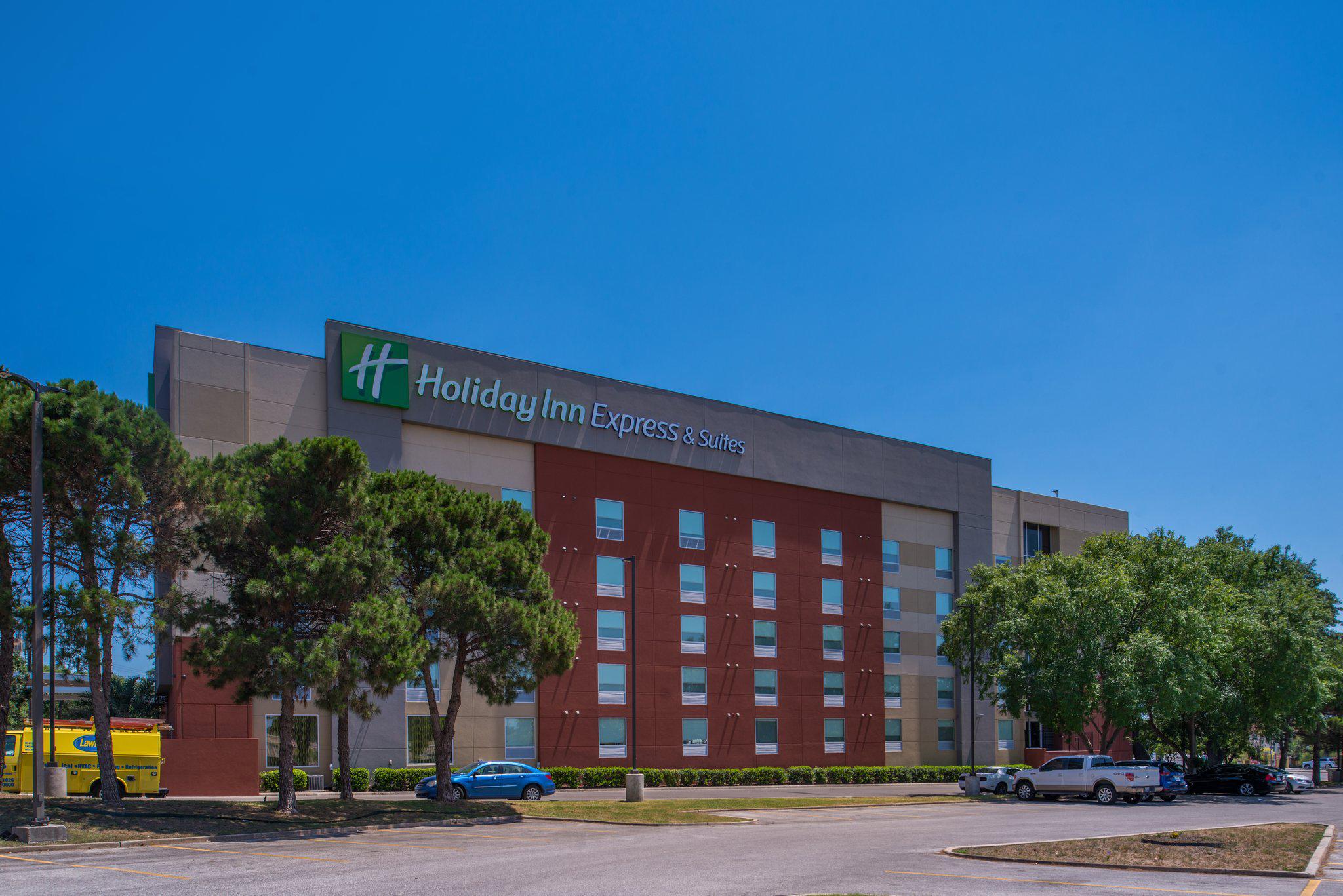 Фото Holiday Inn Express & Suites San Antonio Medical-Six Flags, an Ihg Hotel