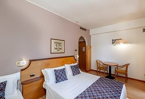 Фото Hotel Tevere