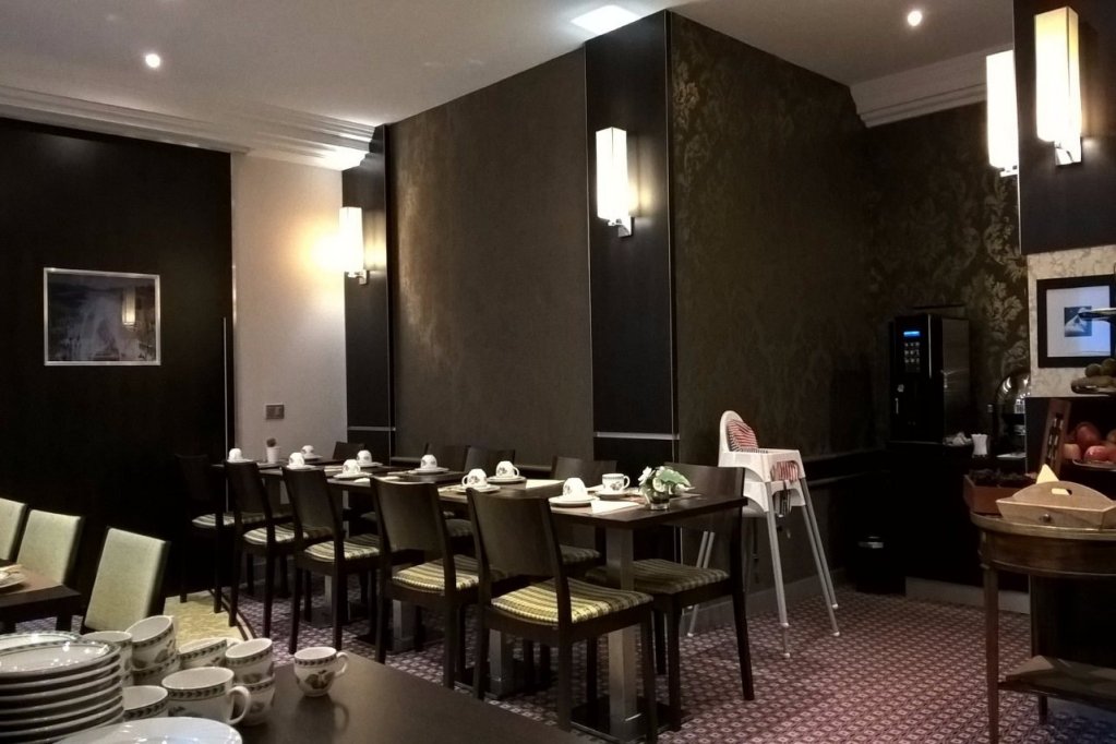 Фото Hôtel Le Versailles