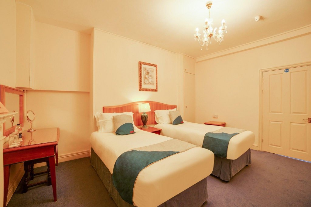 Фото Oyo Bailbrook Lodge