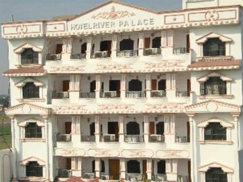 Внешний вид отеля Rivera Palace в Варанаси, фото 1