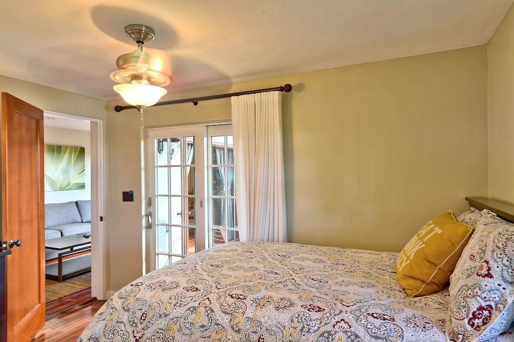 Фото Open and Sunny in San Diego by RedAwning