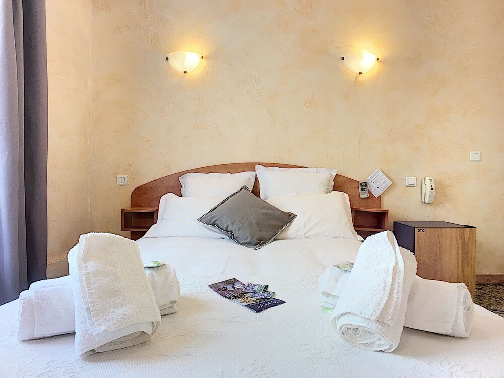 Фото Le Provence Hôtel Golfe Juan