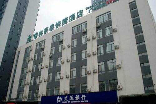 Гостиница GreenTree Inn Qinhuangdao Peace Avenue Express Hotel в Циньхуандао