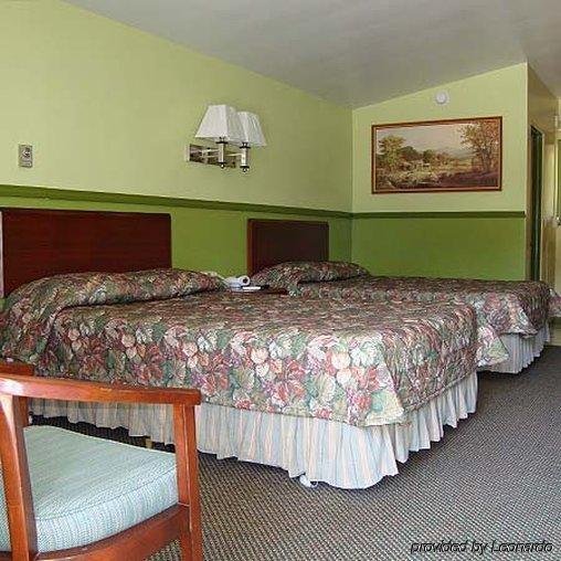 Фото Pinconning Trail Inn Motel