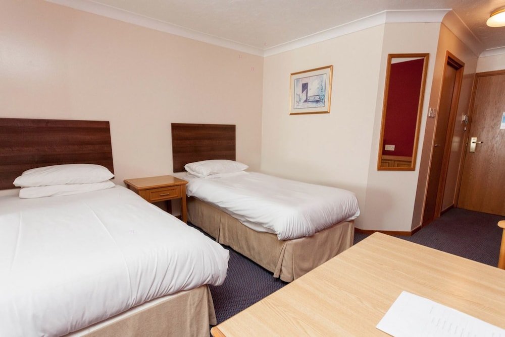 Фото Farmhouse Innlodge by Greene King Inns