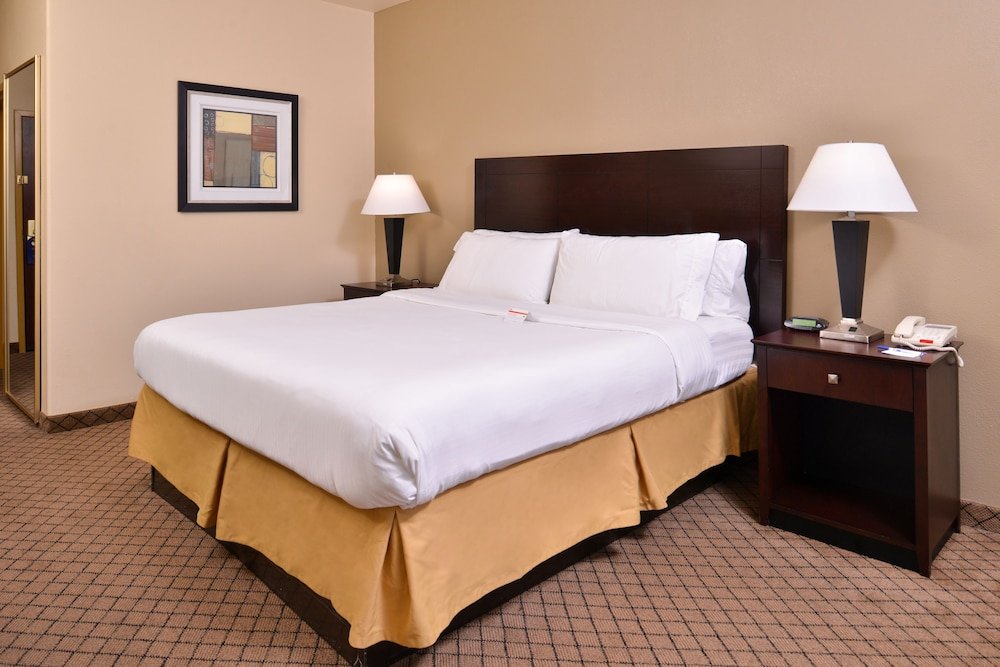 Фото Holiday Inn Express & Suites San Antonio Nw - Medical Area, an Ihg Hotel