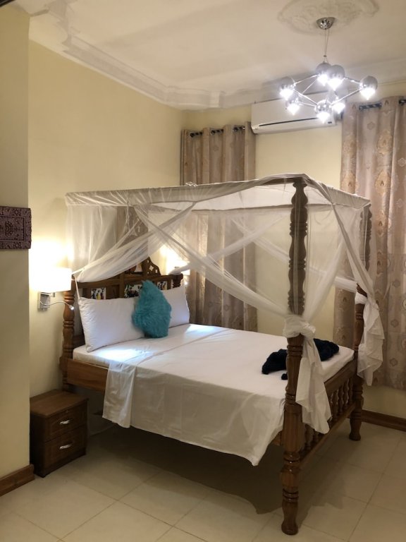 Фото Bottoms Up - Hotel