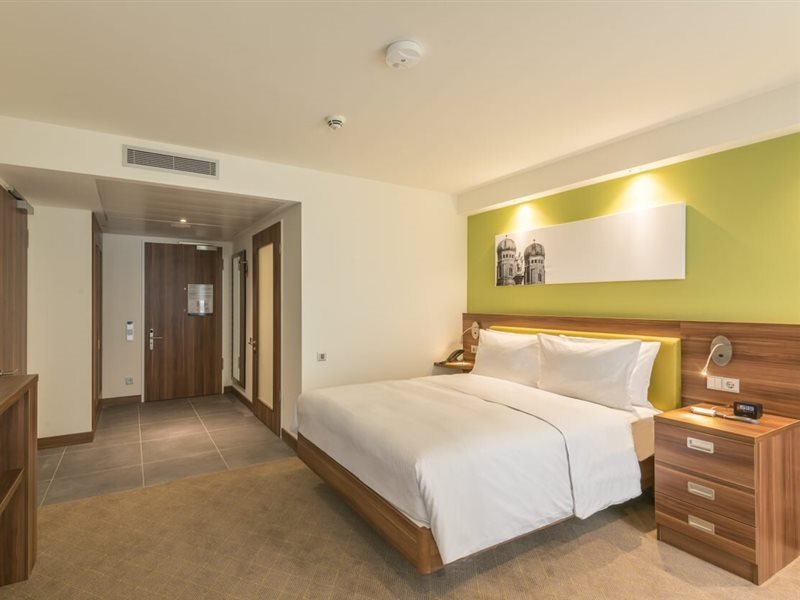 Фото Hampton by Hilton Stuttgart City Centre