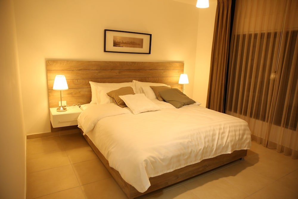 Фото Triple A Hotel Apartments