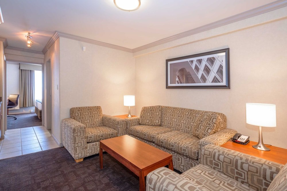 Фото Sandman Hotel & Suites Winnipeg Airport