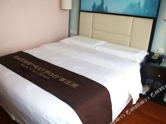 Фото China Electronics Huajing Business Hotel