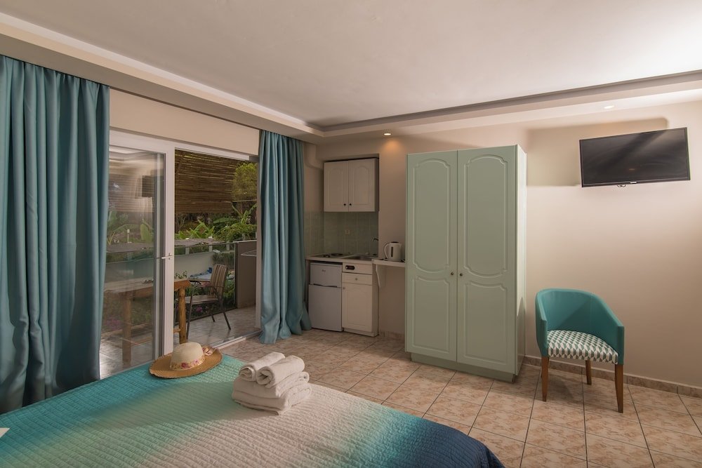 Фото Отель Iniochos