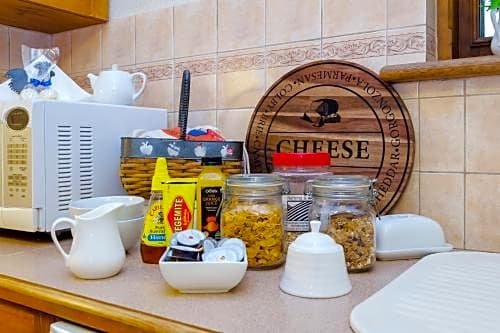 Фото Country Pleasures Bed and Breakfast