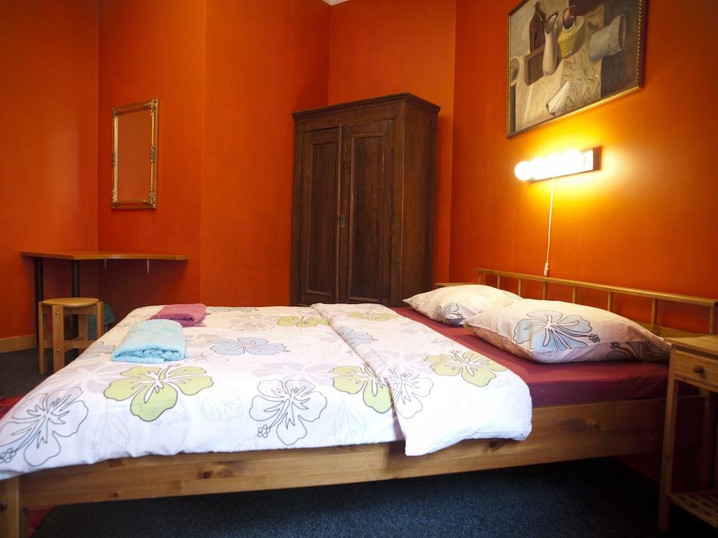 Фото Cinnamon Sally Backpackers Hostel