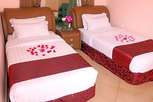 Фото Laguna Hotel Suites