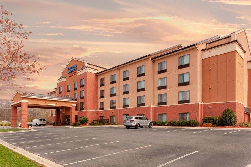Фото Fairfield Inn & Suites by Marriott Charlotte Matthews