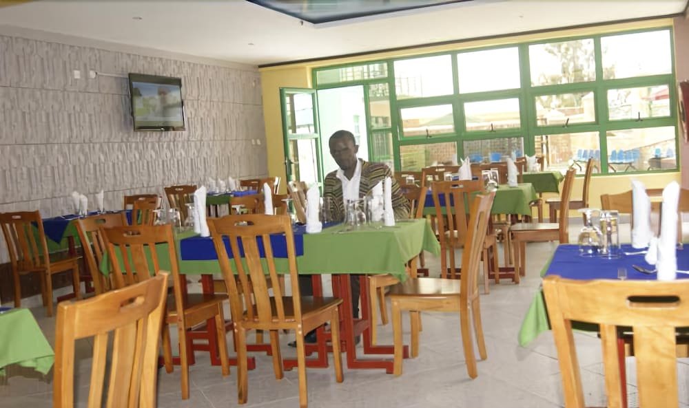 Фото Highlands Suites Hotel