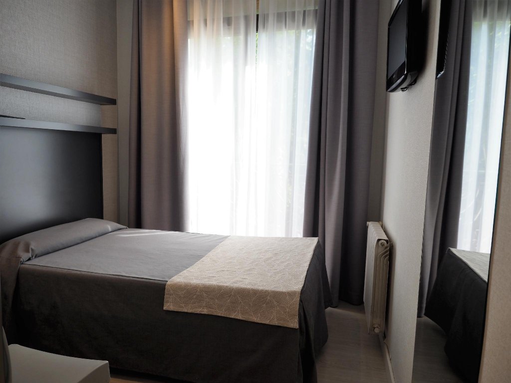 Фото Hostal Benidorm