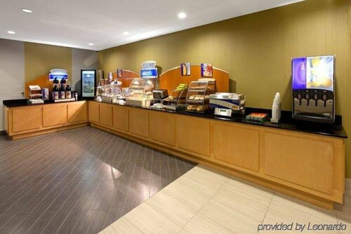 Гостиница Holiday Inn Express & Suites в Батавии