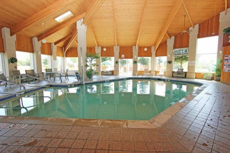 Фото SureStay Plus Hotel by Best Western Redding