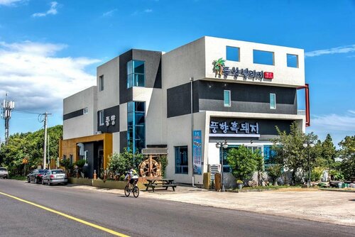 Гостиница Seogwipo Poonghyang Village Pension в Согвипхо