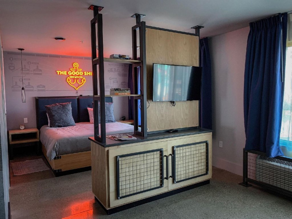 Фото DogHouse Hotel and Brewery