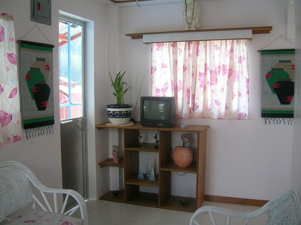 Фото 3br Unit 2 Jefrell Apartments