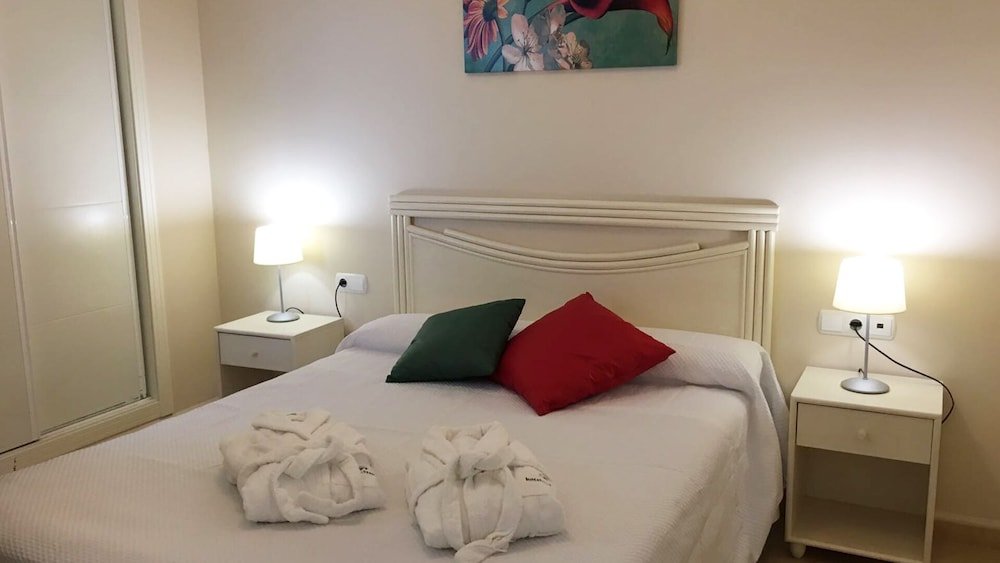 Фото Apartamentos Esmeralda Suites