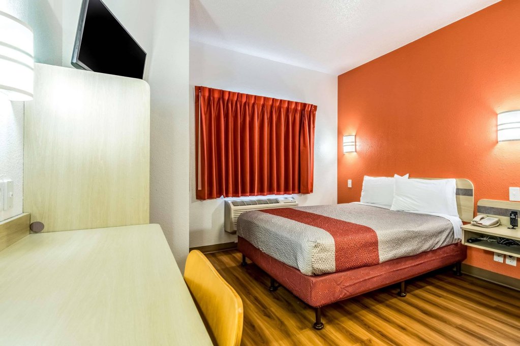 Фото Clarion Hotel Fort Mill Near Amusement Park