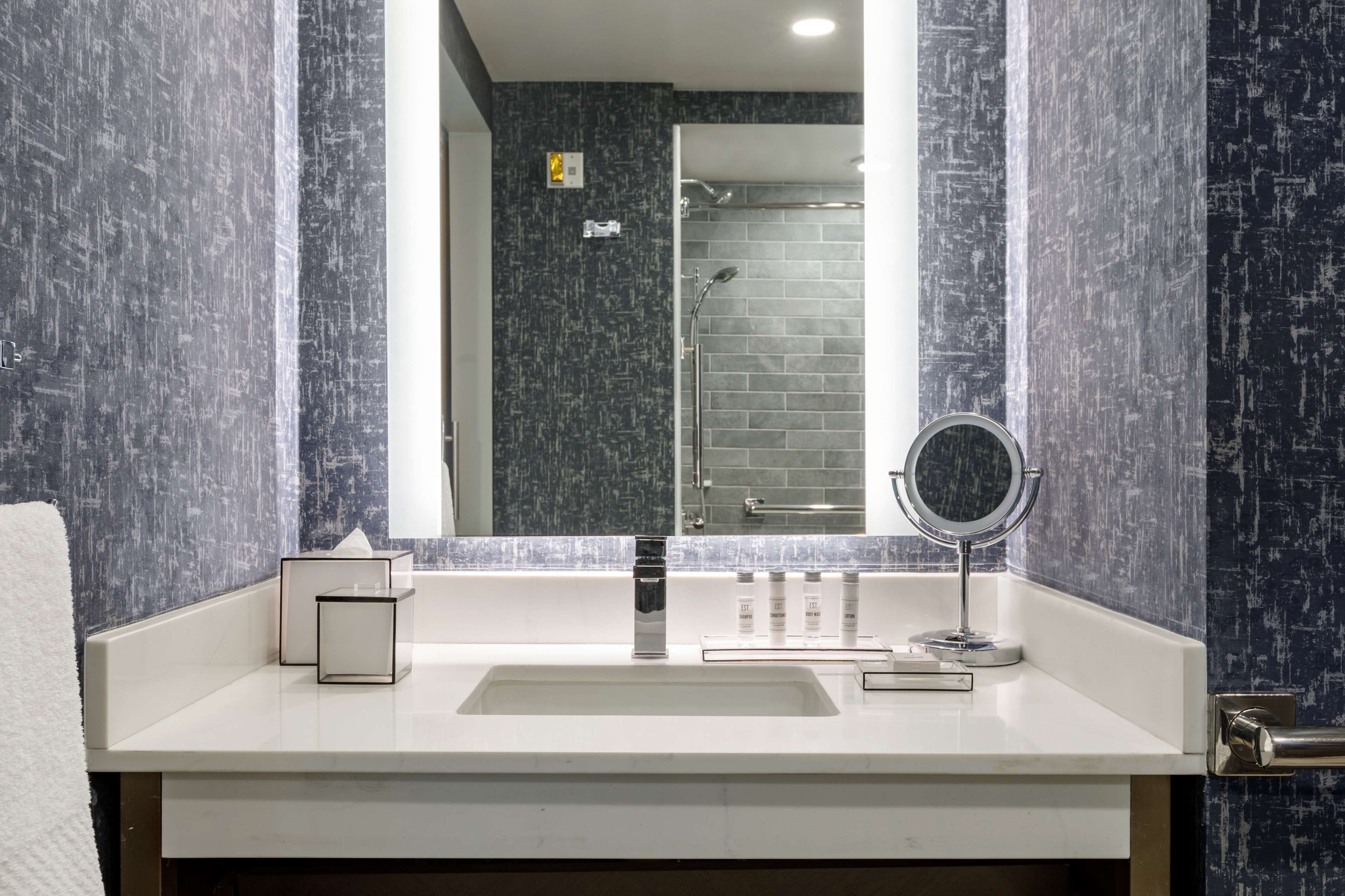 Фото Carte Hotel San Diego Downtown, Curio Collection by Hilton