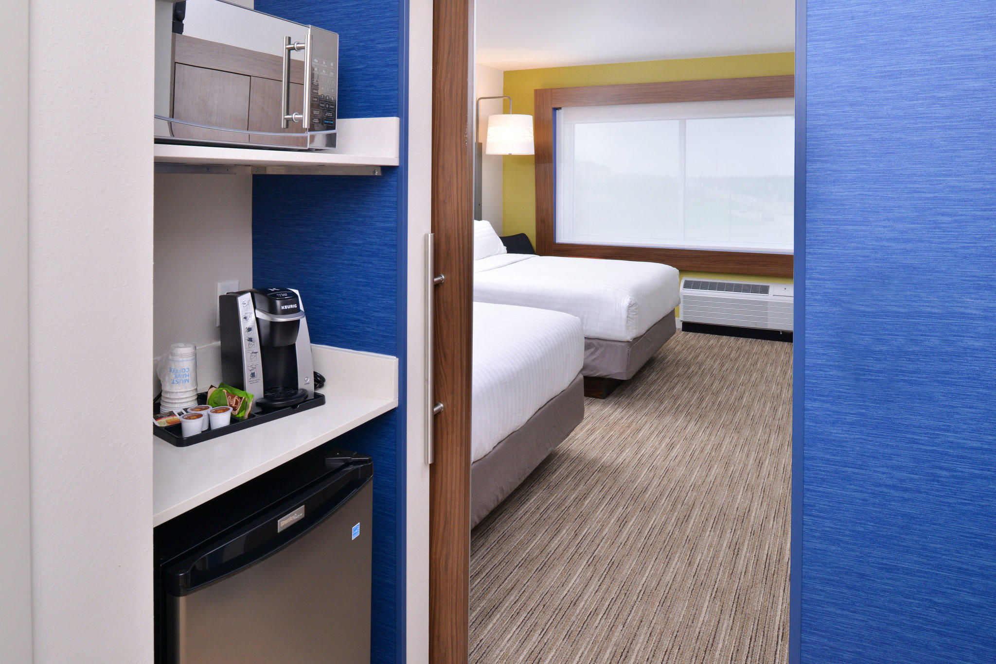 Фото Holiday Inn Express & Suites Madison, an Ihg Hotel