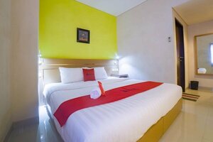 Гостиница RedDoorz @ Budget Hotel Ambon