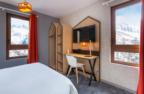 Отель Base Camp Lodge