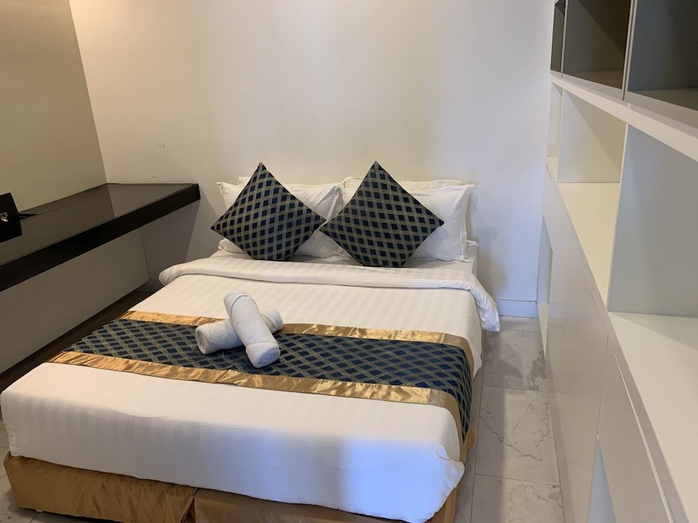 Фото The Hollwood Suites at Platinum