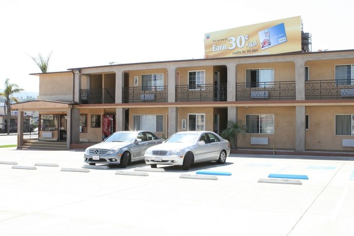 Фото Rodeway Inn & Suites Pacific Coast Highway