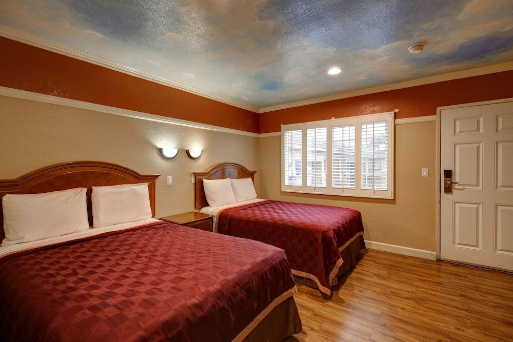 Фото Geneva Motel