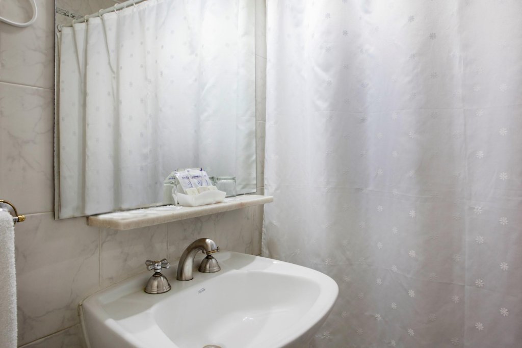 Фото Waldorf Hotel