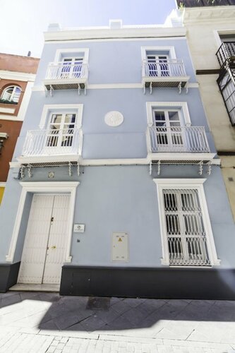 Гостиница Apartamentos Resitur в Севилье