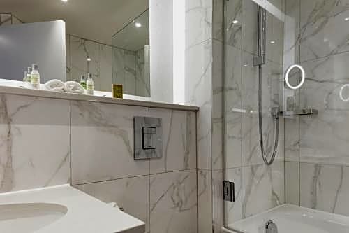 Фото DoubleTree by Hilton Stoke on Trent