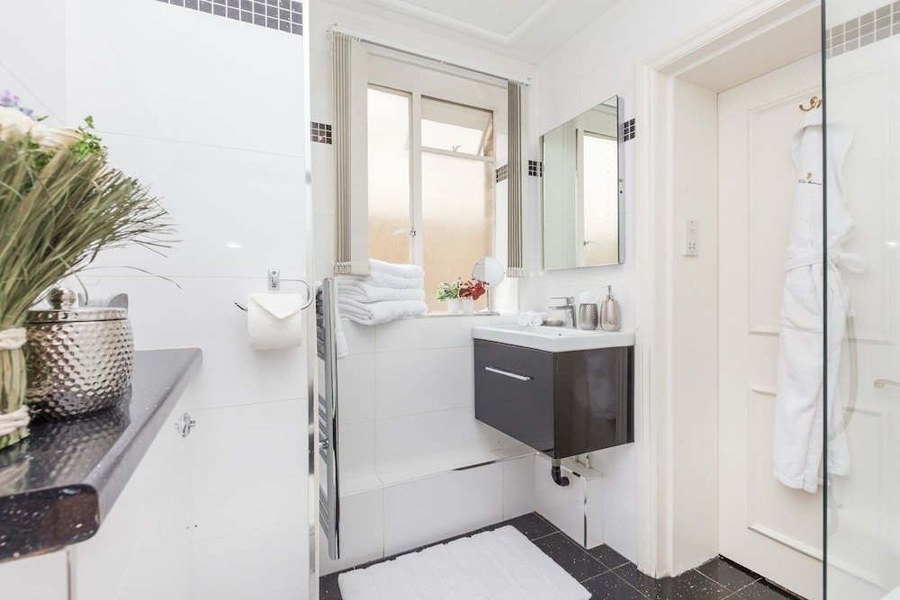 Фото Park Lane Apartments - Clarges St