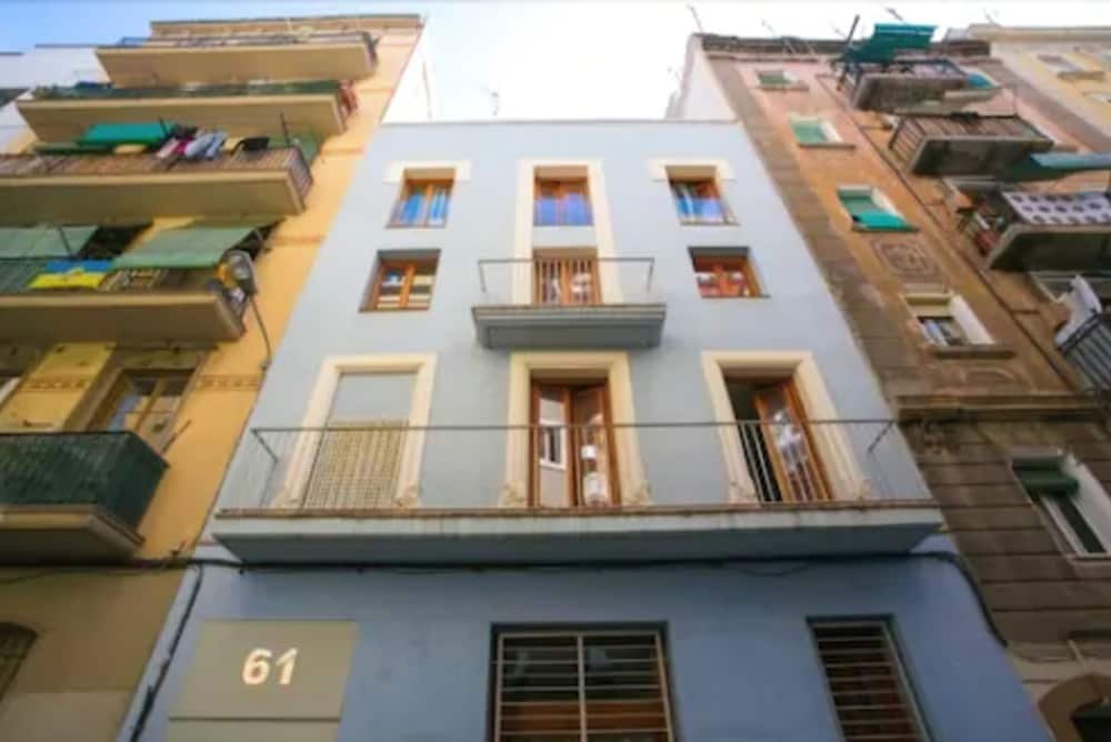 Фото Uma Suites Barceloneta Beach