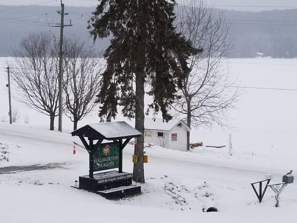 Фото Getaways At Haliburton Heights