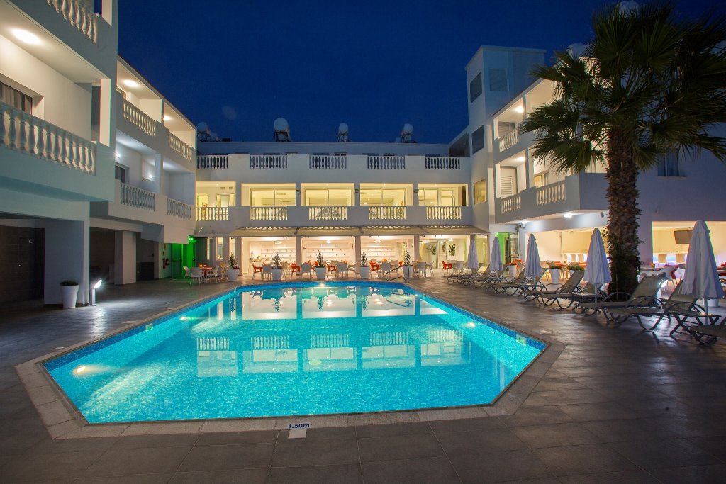 Фото отеля 1