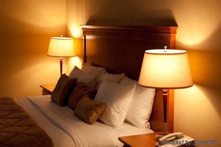 Фото Royal West Edmonton, trademark Collection