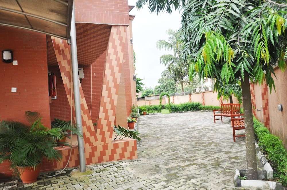 Фото отеля 2