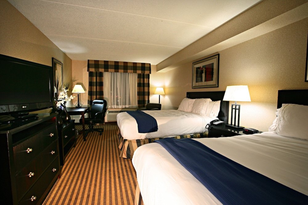 Фото Newmarket Hotel & Suites